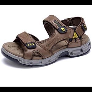 Camel Crown size 7 beach sandal NEW